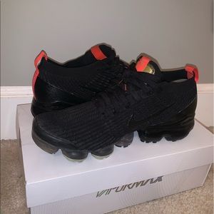Nike Vapor Max. Size 9.5. Only worn a few times, excellent condition. Rare find!